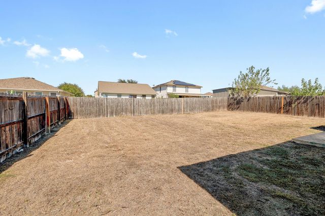 302 Phillips ST, Hutto, TX 78634