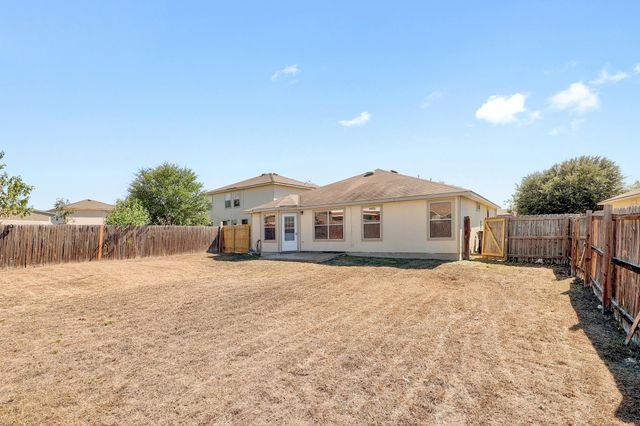 302 Phillips ST, Hutto, TX 78634