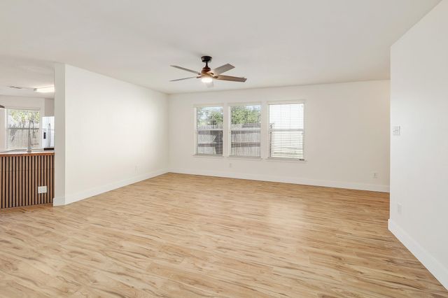 302 Phillips ST, Hutto, TX 78634