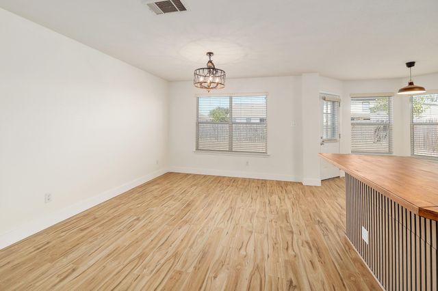 302 Phillips ST, Hutto, TX 78634