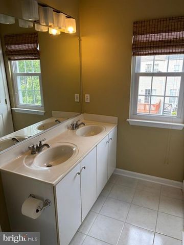 45488 LOST TRAIL TER, Sterling, VA 20164