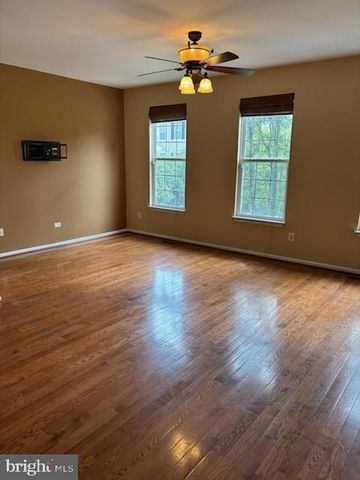 45488 LOST TRAIL TER, Sterling, VA 20164