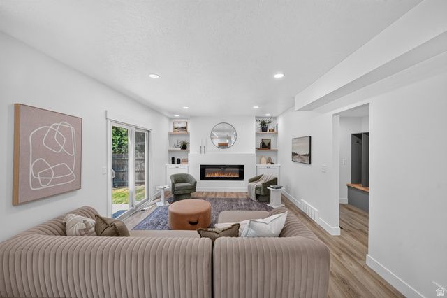 7024 S HORIZON CIR, Cottonwood Heights, UT 84121