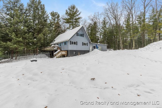 8081 E Arthur Road, Hesperia, MI 49421