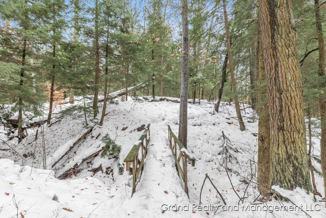 8081 E Arthur Road, Hesperia, MI 49421