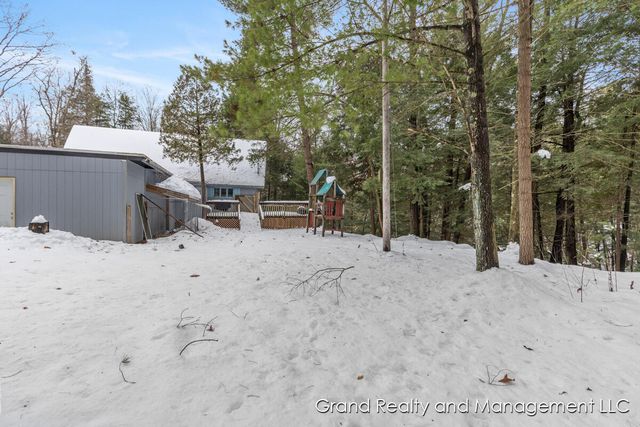 8081 E Arthur Road, Hesperia, MI 49421