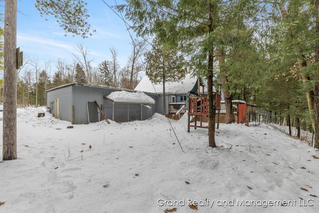 8081 E Arthur Road, Hesperia, MI 49421