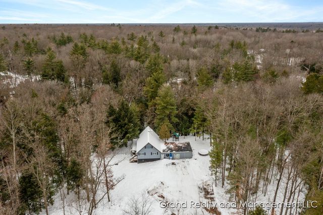 8081 E Arthur Road, Hesperia, MI 49421