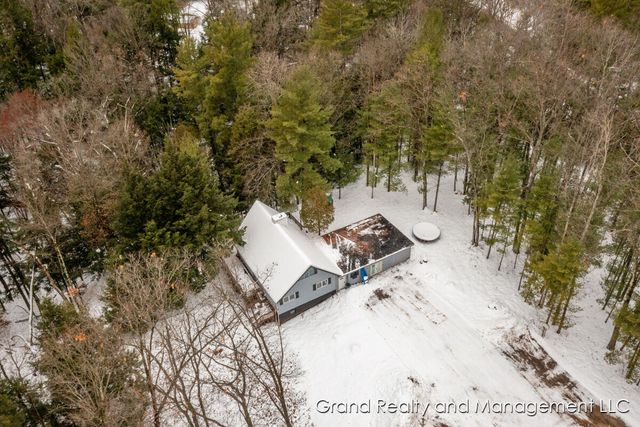 8081 E Arthur Road, Hesperia, MI 49421