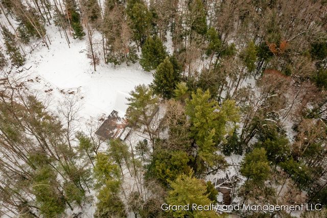 8081 E Arthur Road, Hesperia, MI 49421