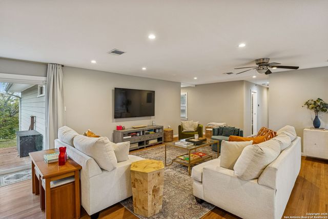 119 Blakeley Dr, San Antonio, TX 78209