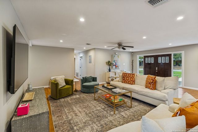 119 Blakeley Dr, San Antonio, TX 78209