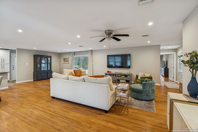 119 Blakeley Dr, San Antonio, TX 78209