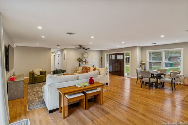 119 Blakeley Dr, San Antonio, TX 78209