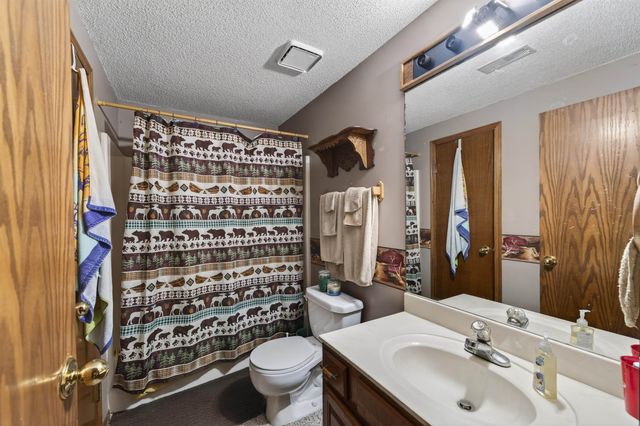 10807 W Par Ln, Wichita, KS 67212