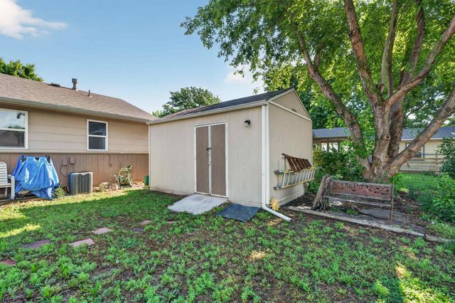 10807 W Par Ln, Wichita, KS 67212