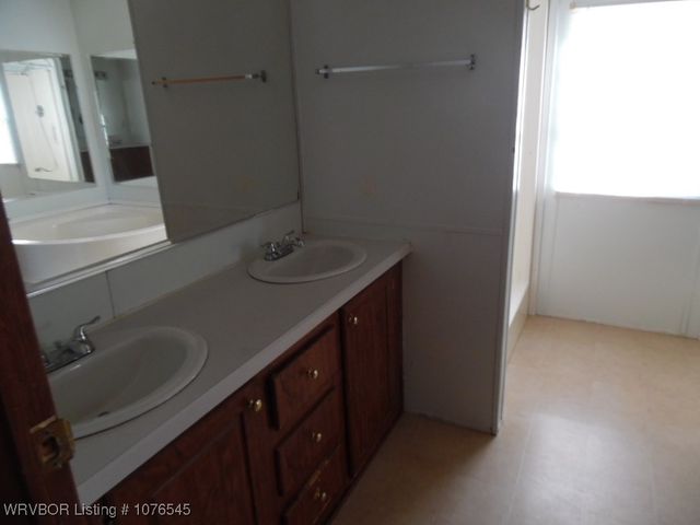 624 W Powell Street, Magazine, AR 72943