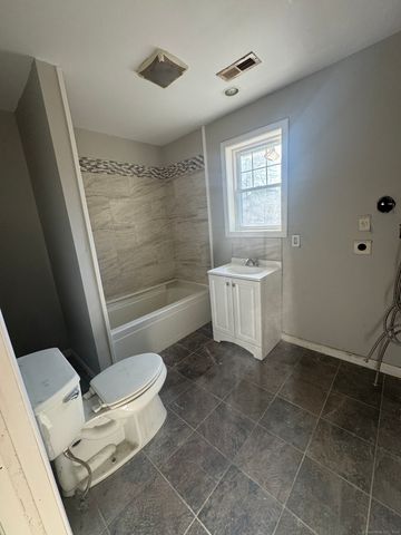 28 Devon Drive, Manchester, CT 06040