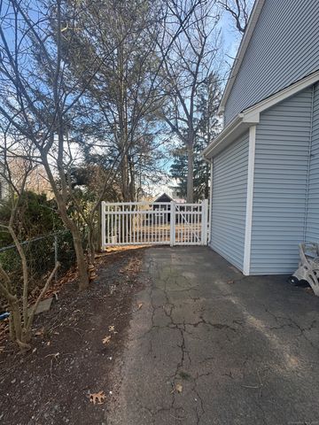 28 Devon Drive, Manchester, CT 06040