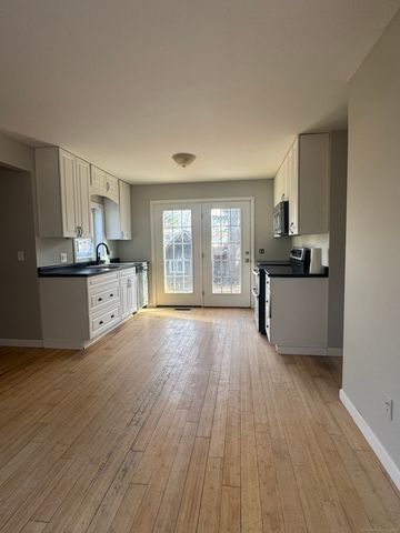 28 Devon Drive, Manchester, CT 06040