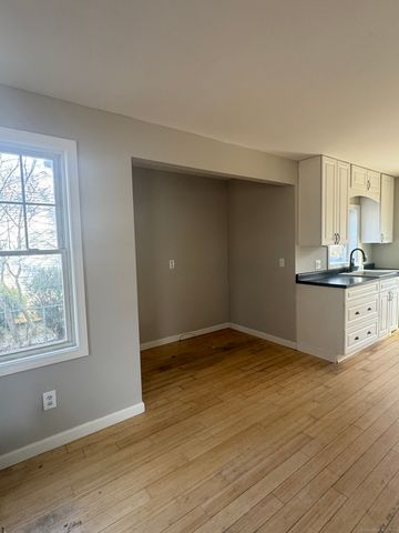 28 Devon Drive, Manchester, CT 06040
