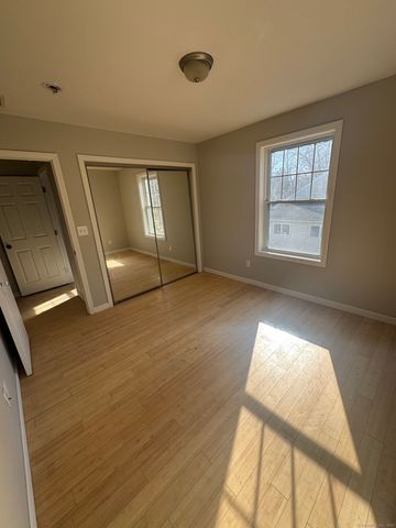 28 Devon Drive, Manchester, CT 06040
