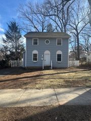 28 Devon Drive, Manchester, CT 06040