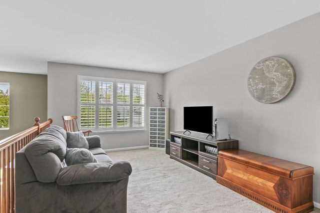 2030 LUCCA Court, Elgin, IL 60123