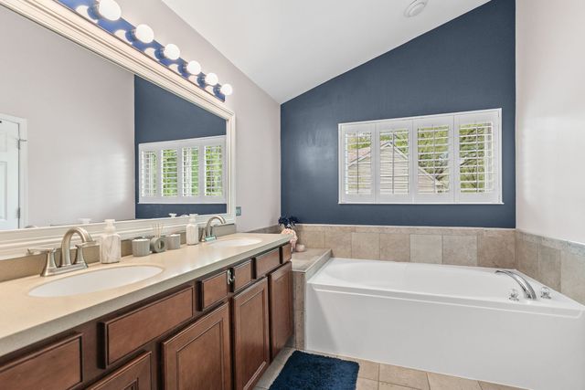 2030 LUCCA Court, Elgin, IL 60123