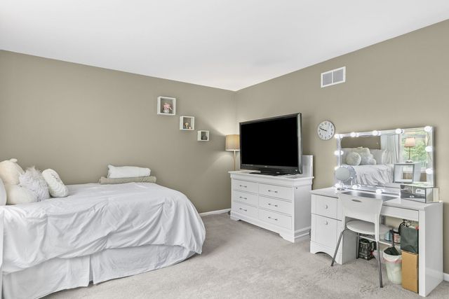 2030 LUCCA Court, Elgin, IL 60123