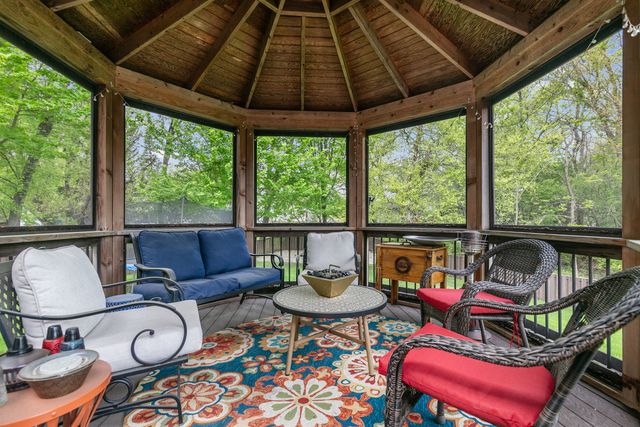 2030 LUCCA Court, Elgin, IL 60123
