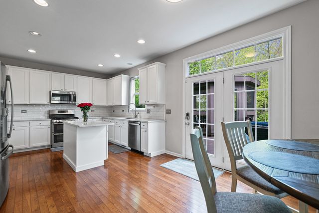 2030 LUCCA Court, Elgin, IL 60123