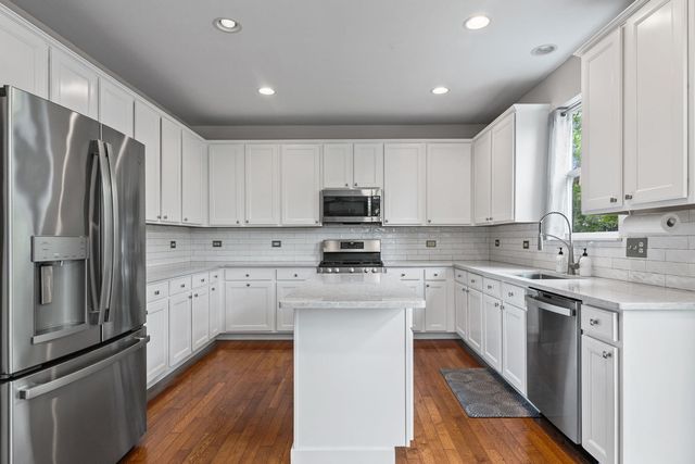 2030 LUCCA Court, Elgin, IL 60123