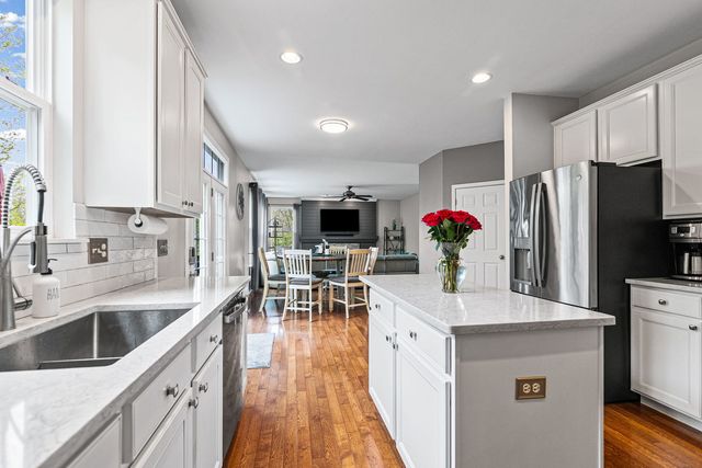 2030 LUCCA Court, Elgin, IL 60123