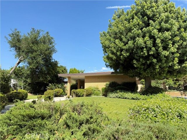 880 N Gainsborough, Pasadena, CA 91107