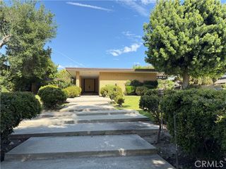 880 N Gainsborough, Pasadena, CA 91107