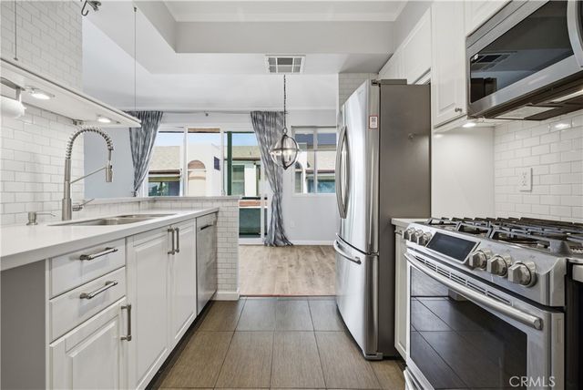6323 Reseda 65, Tarzana, CA 91335