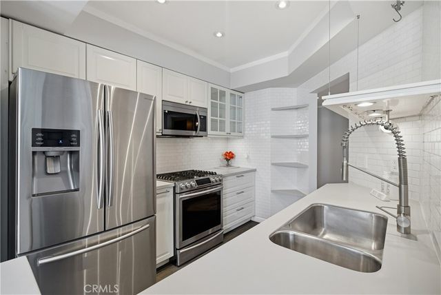 6323 Reseda 65, Tarzana, CA 91335