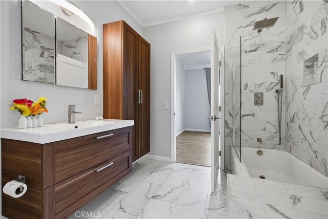 6323 Reseda 65, Tarzana, CA 91335