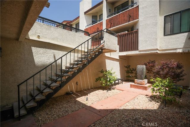 6323 Reseda 65, Tarzana, CA 91335