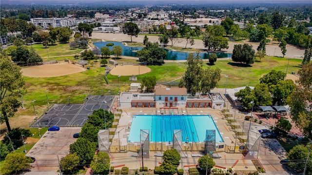 6323 Reseda 65, Tarzana, CA 91335