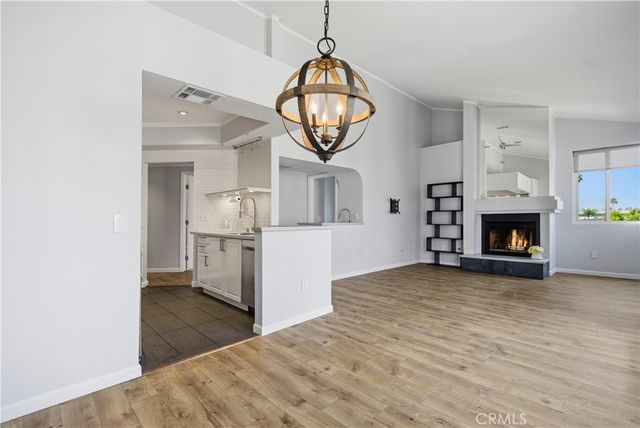 6323 Reseda 65, Tarzana, CA 91335