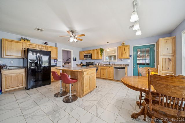 9584 S 4230 Road, Chelsea, OK 74016