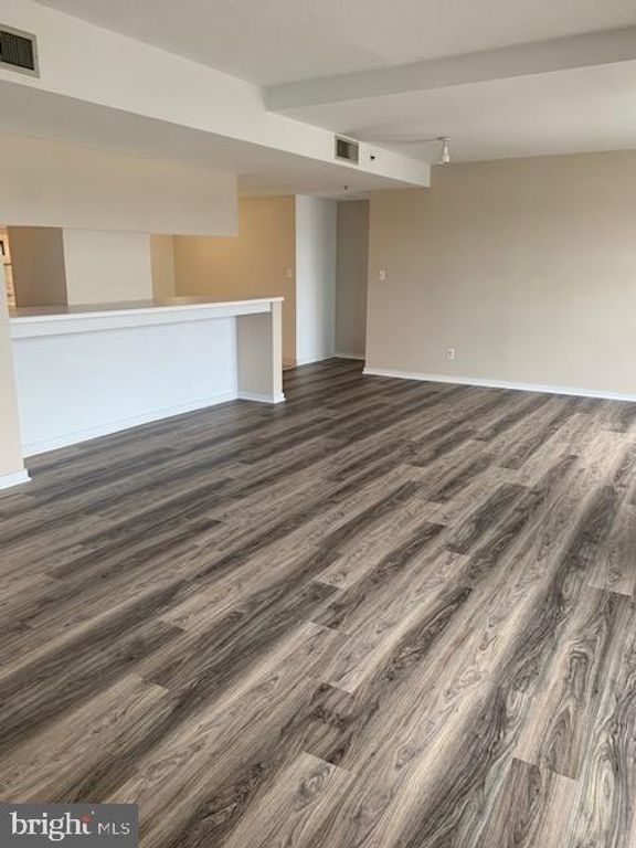 Image 2 of property listing at 250 PRESIDENT ST #603, Baltimore, MD 21202