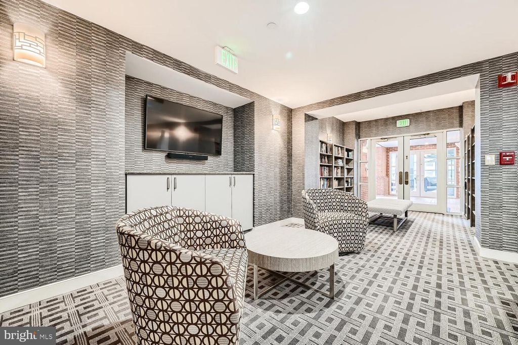 Image 31 of property listing at 250 PRESIDENT ST #603, Baltimore, MD 21202