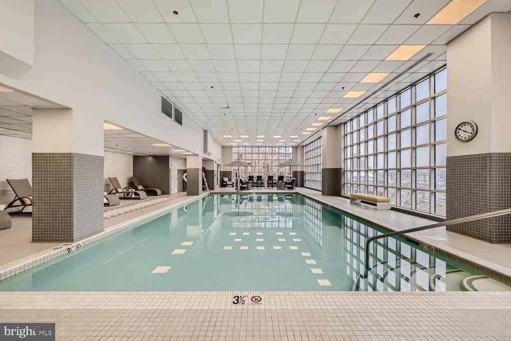 Image 33 of property listing at 250 PRESIDENT ST #603, Baltimore, MD 21202