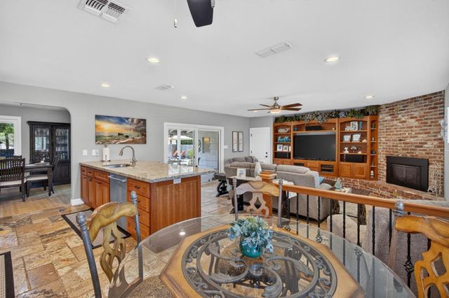 3812 Dell Rd., Carmichael, CA 95608