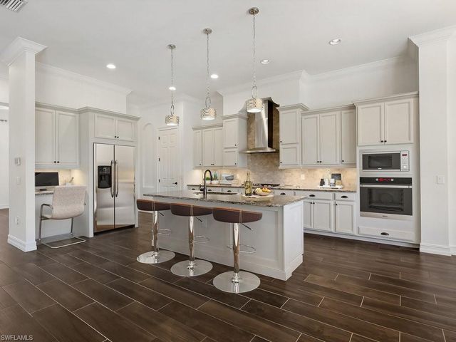 1546 Mockingbird DR, Naples, FL 34120