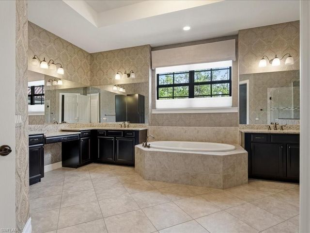 1546 Mockingbird DR, Naples, FL 34120