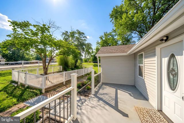 671 PINE RIDGE DR, Front Royal, VA 22630